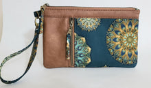 Load image into Gallery viewer, Rikki Wristlet - Teal